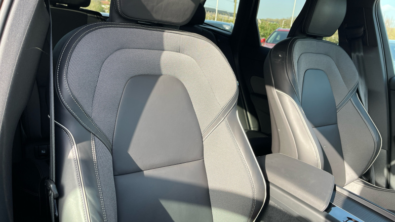 Volvo XC60 2.0 B5P Plus Black Edition 5dr AWD Geartronic Petrol Estate